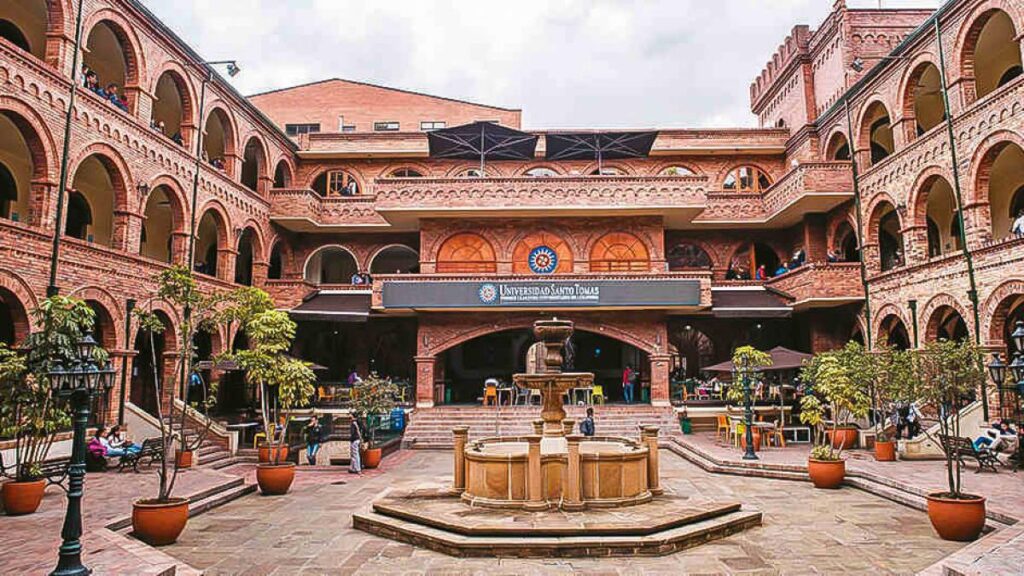 Sede de la Universidad Santo Tomás vinculada a Ricardo Torres