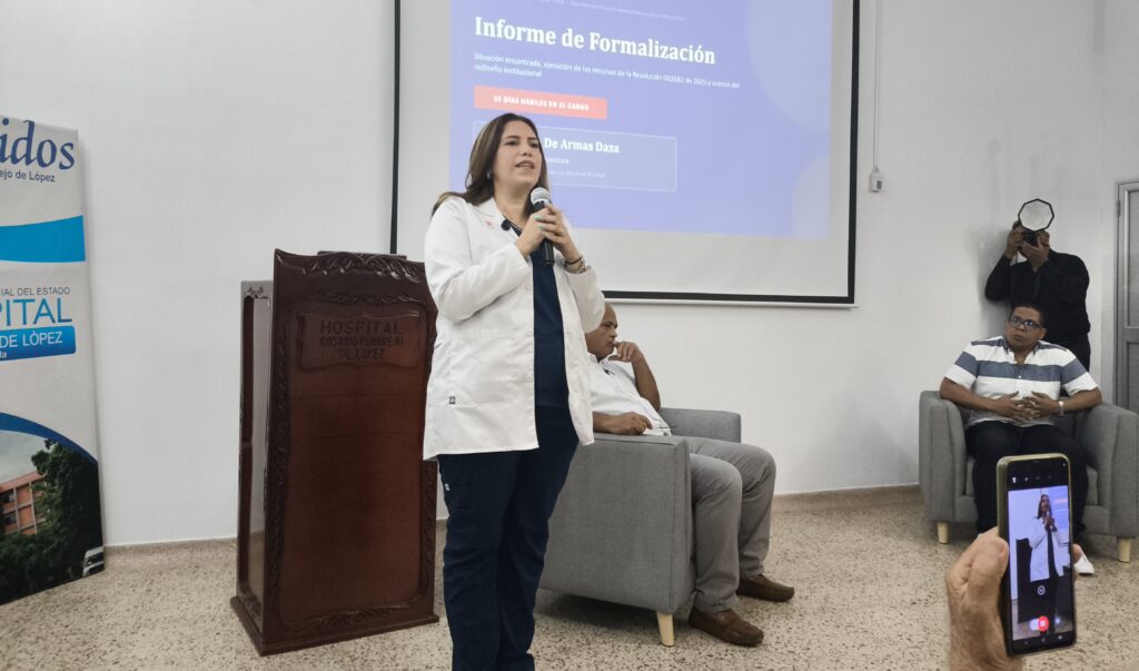Lina De Armas, agente interventora del Hospital Rosario Pumarejo, durante la presentación del informe sobre la formalización laboral.