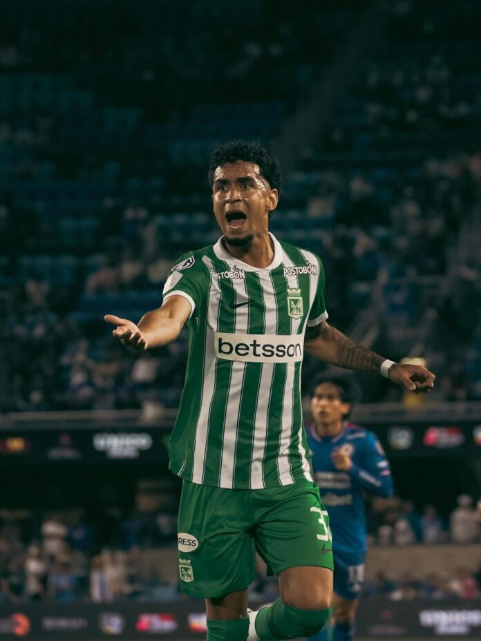 Jesús David Chinchía durante un partido con Atlético Nacional antes de su convocatoria a Colombia Sub-19