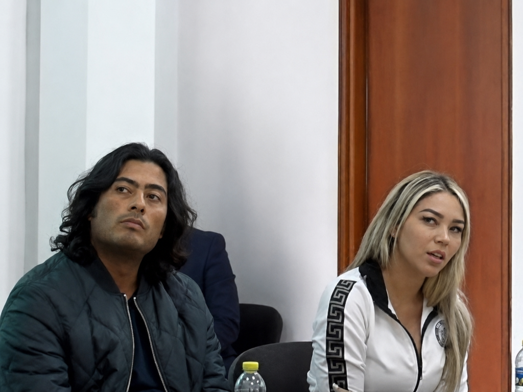 Nicolás Petro y Daysuris Vásquez durante las audiencias judiciales de agosto de 2023