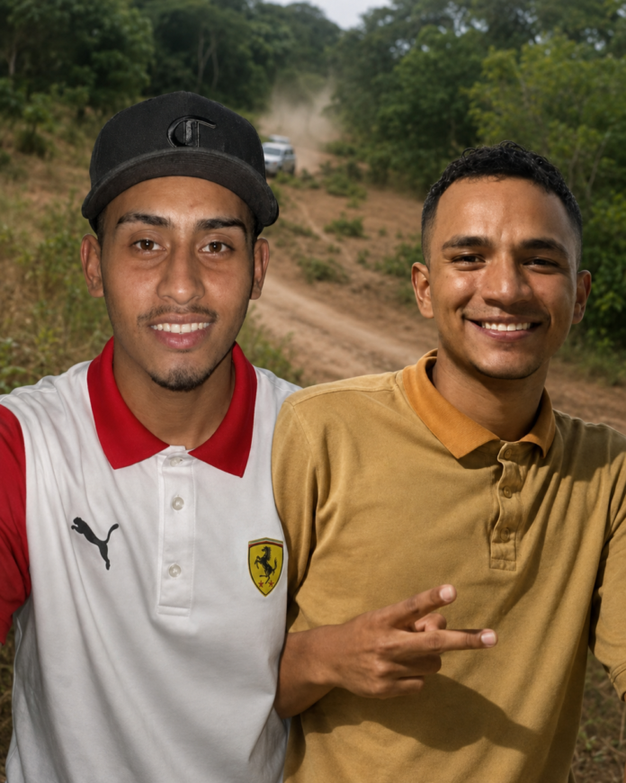 Kevin Andrés Bravo y Christian Manjarres Ramírez frente a una trocha rural de Valledupar, donde fueron hallados sin vida.