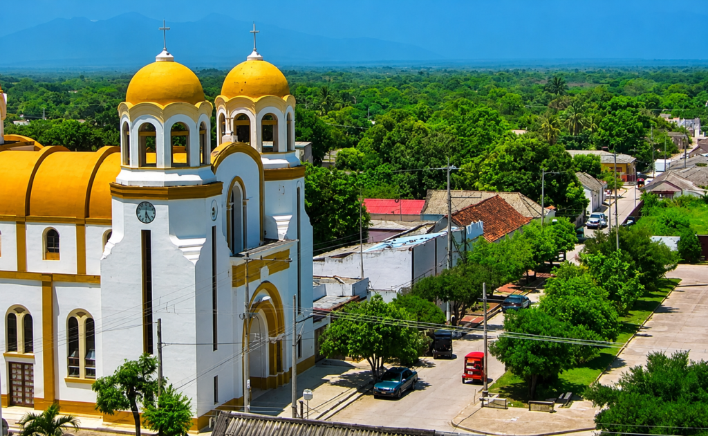Vista de la iglesia principal y calles de San Juan del Cesar, La Guajira.