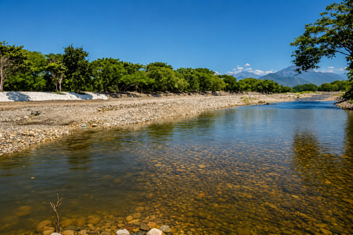 Río Guatapurí en Valledupar, donde avanzan obras para reducir el riesgo de inundaciones.
