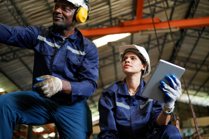 Trabajadores colombianos beneficiados con el salario mínimo 2026.