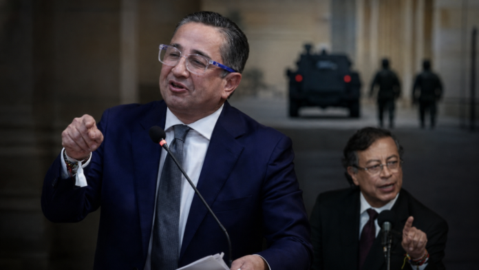 Julio César Triana denuncia reducción de su esquema de seguridad tras réplica a Gustavo Petro