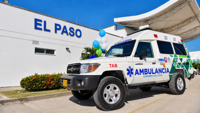 Ambulancia frente a centro hospitalario de El Paso, Cesar