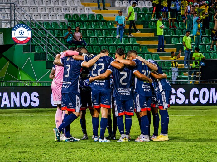 Jugadores de Alianza Valledupar antes del partido contra Atlético Bucaramanga