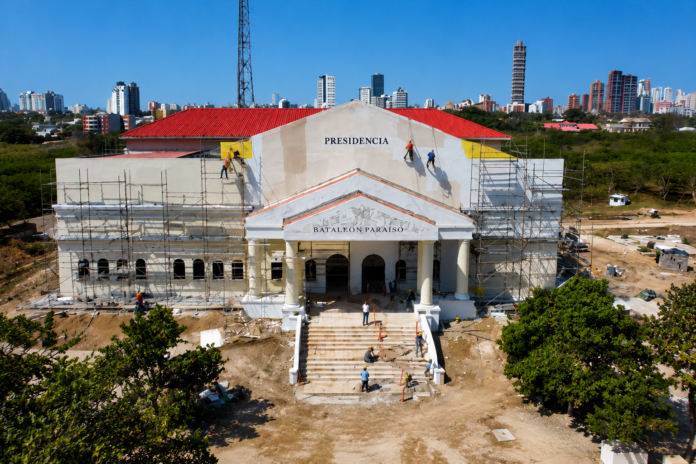 Vista frontal de las obras de adecuación de la sede alterna presidencial en el Batallón Paraíso, en Barranquilla.