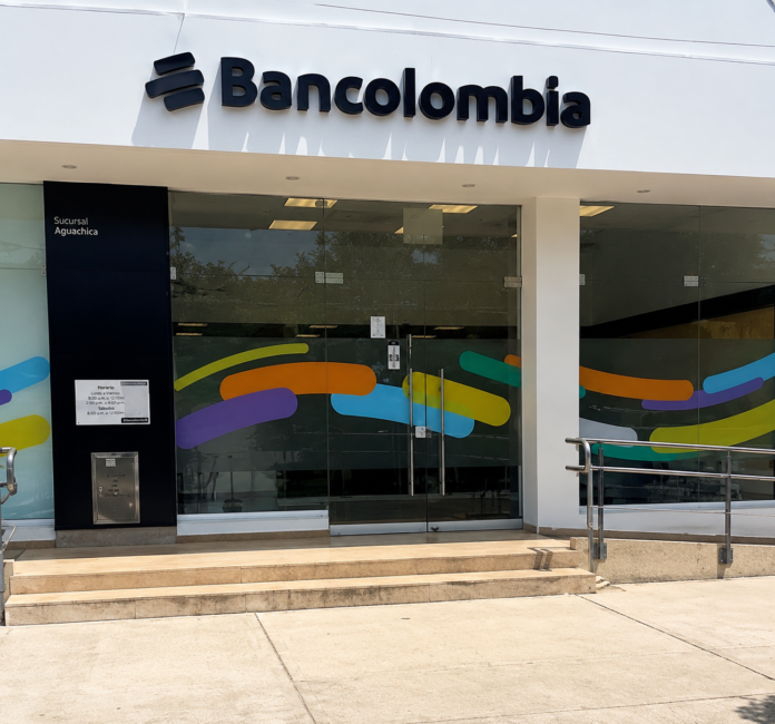 Fachada de la sede afectada por el robo a Bancolombia en Aguachica