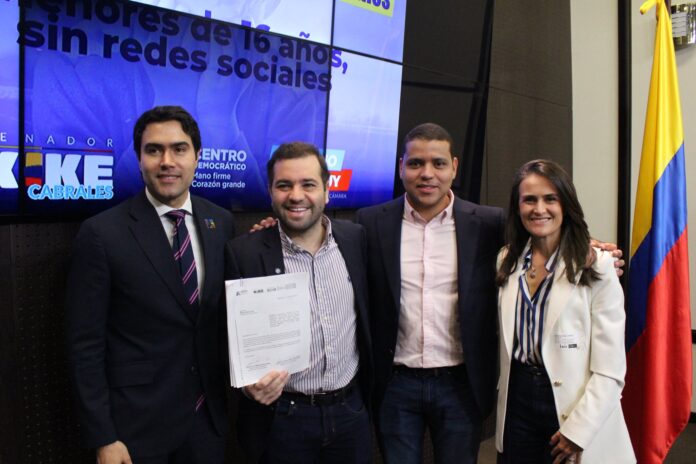 Colombia busca prohibir redes a menores de 16 años