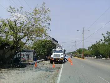 Ciudadanos denunciando fallas del servicio de energía en La Paz.