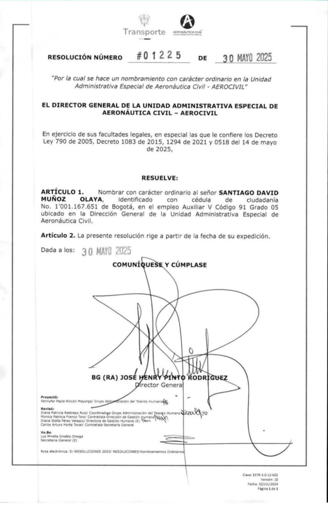 Resolución 01225 de la Aerocivil con el nombramiento de Santiago David Muñoz Olaya, documento divulgado en las denuncias sobre presuntos vínculos familiares.