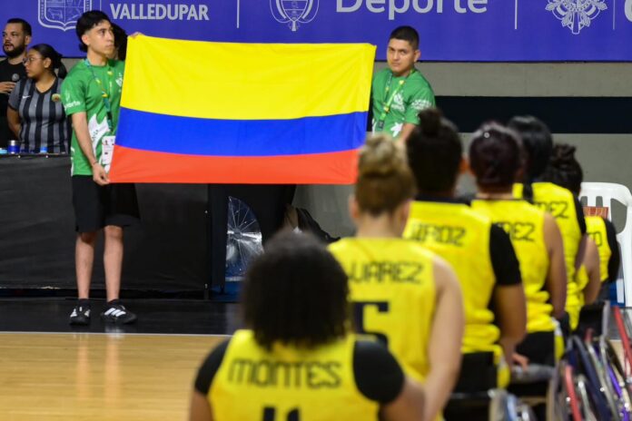 La selección Colombia de baloncesto femenino en silla de ruedas durante su debut en los Juegos Parasuramericanos Valledupar 2026.