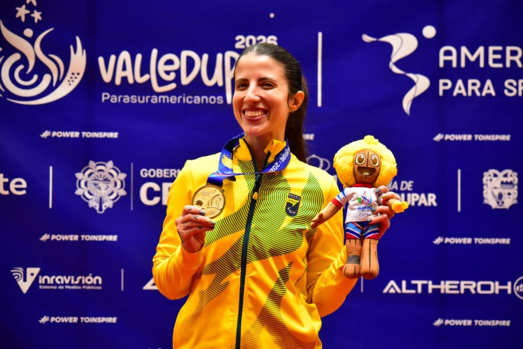 Para atleta de Brasil celebra su medalla de oro en el Para tenis de mesa de los Juegos Parasuramericanos Valledupar 2026.