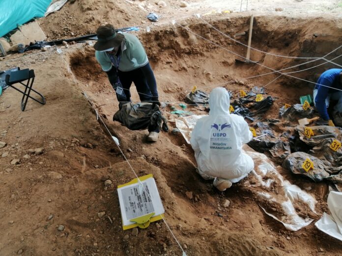 Funcionarios de la Unidad de Búsqueda realizan labores de recuperación humanitaria de personas desaparecidas en Cesar y La Guajira.