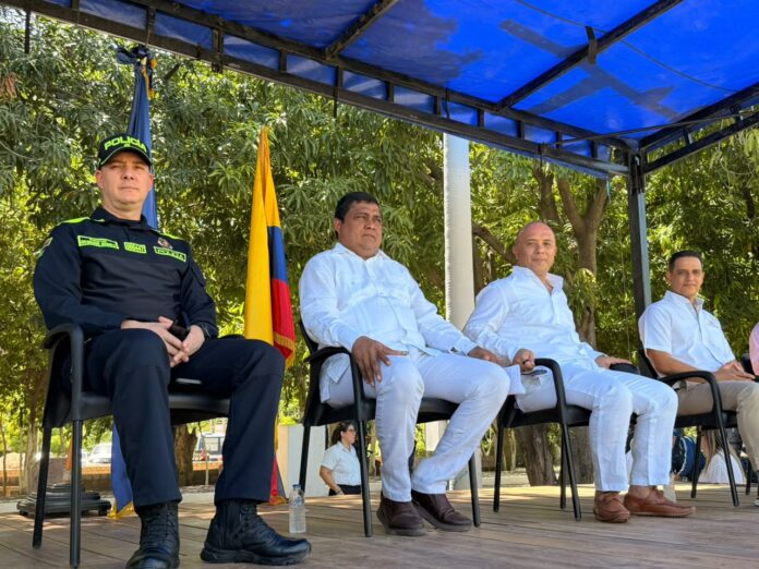 Funcionarios y autoridades participan en la conmemoración del Día del INPEC en La Tramacúa de Valledupar.