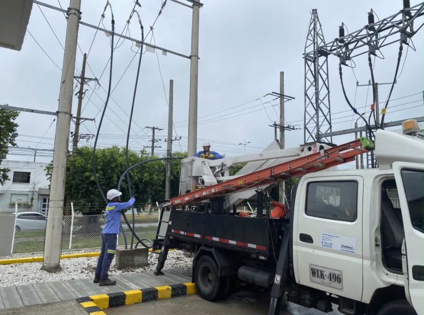 Trabajadores de Afinia realizan mantenimiento en la red eléctrica de Valledupar