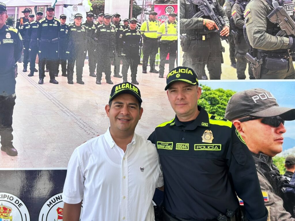 El alcalde Hernán Baquero y el coronel Alexander Gómez Aranguren durante la presentación de un operativo de seguridad en Agustín Codazzi.