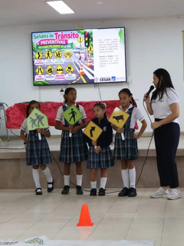 Niñas participan en jornada de educación vial en Manaure, Cesar