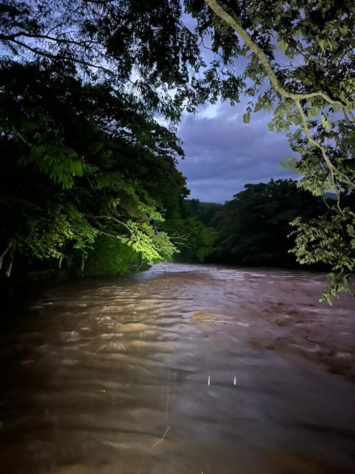 Río Guatapurí con alta turbiedad tras lluvias en Valledupar