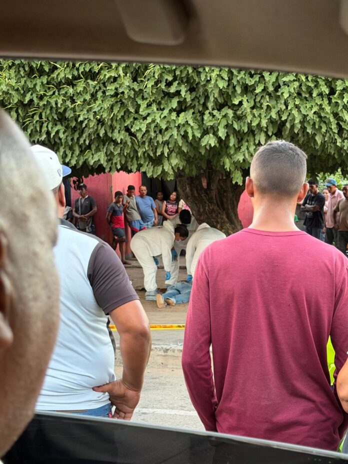 FFuncionarios judiciales realizan la inspección técnica tras un homicidio registrado en La Palmita, Cesar