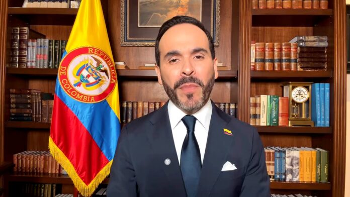 Alocución de Abelardo de la Espriella durante su mensaje al país en el que denunció un supuesto golpe de Estado y anunció la suspensión del empalme presencial.