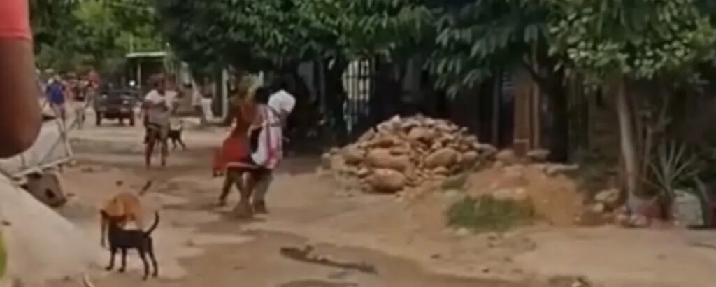 Calle del asentamiento Altos de Pimienta, donde una riña a machete dejó tres personas heridas en Valledupar.