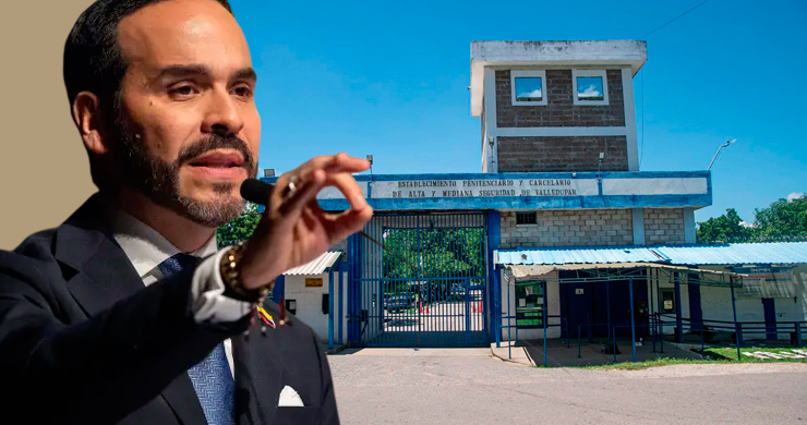 Abelardo de la Espriella junto a una imagen de la cárcel La Tramacúa de Valledupar