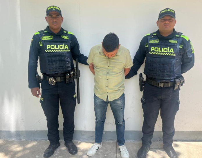 La Policía Metropolitana ubicó en Valledupar a un hombre requerido mediante Notificación Azul de INTERPOL.