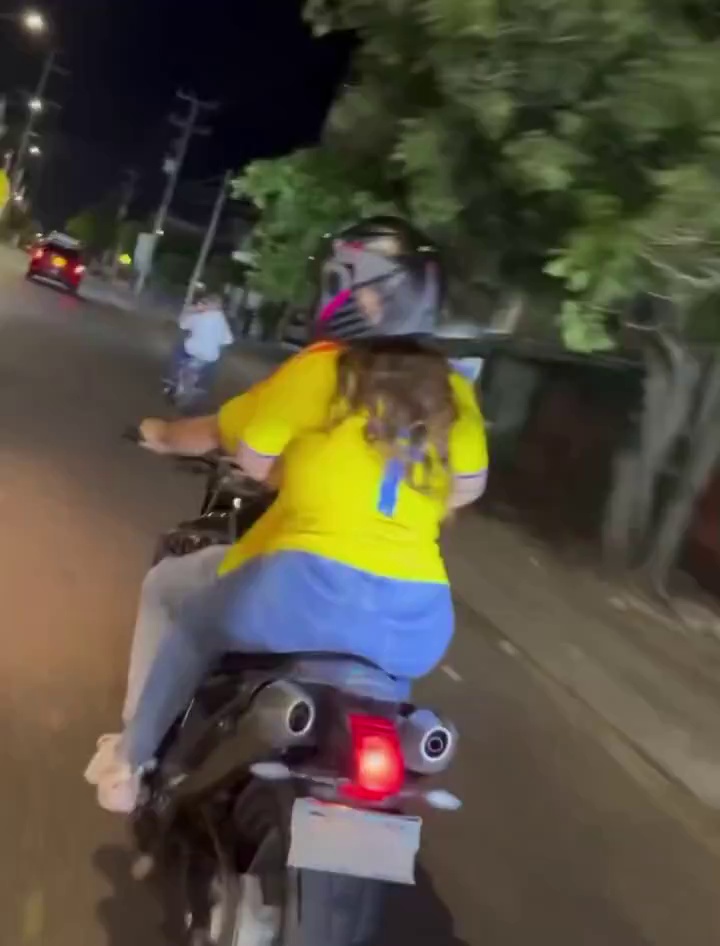 Alias 'Bendito Menor' lidera una caravana de motociclistas en Riohacha antes de ser declarado objetivo de alto valor por el presidente electo Abelardo de la Espriella.