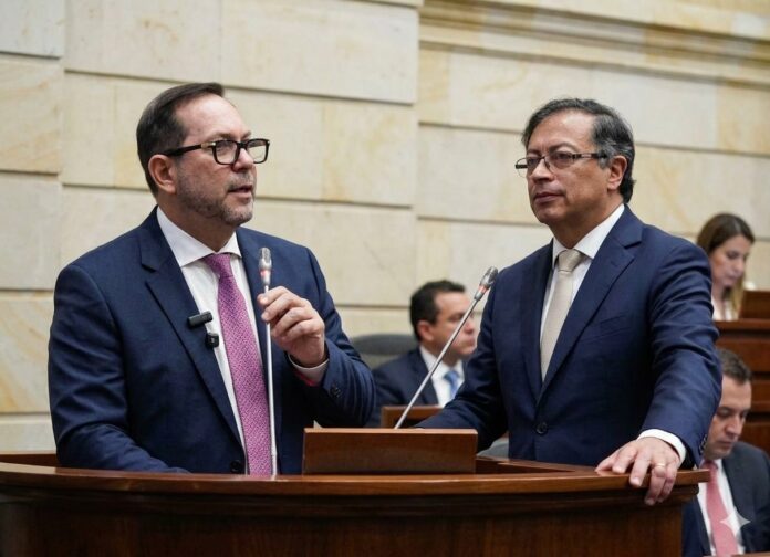 Lidio García y el presidente Gustavo Petro durante la instalación del Congreso de la República de Colombia.