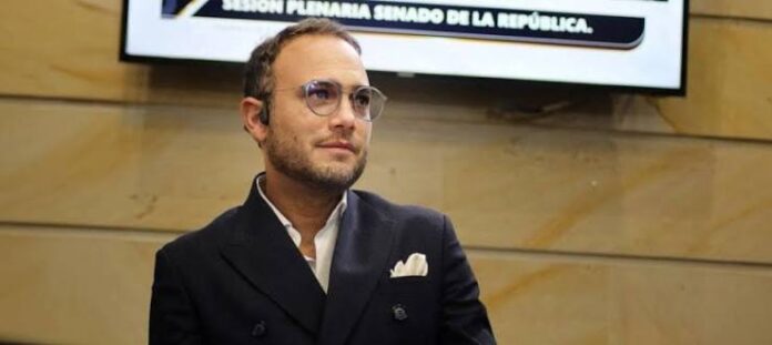 Alfredo Deluque durante la elección de la Presidencia del Senado