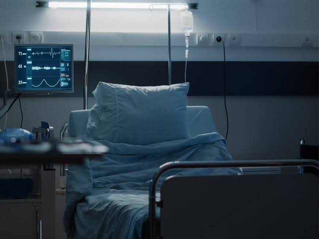 Equipo hospitalario para atención respiratoria de paciente
