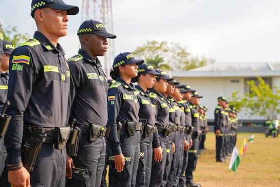 Nuevos auxiliares de Policía formados durante un acto institucional en el Cesar
