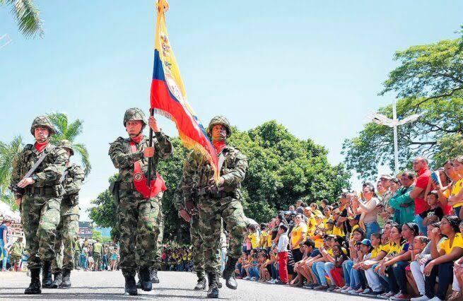 Desfile militar en Valledupar durante la celebración del 20 de julio
