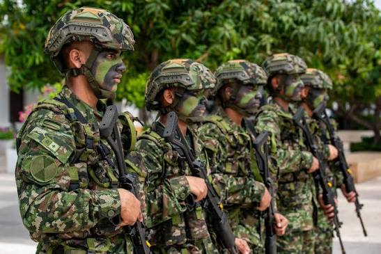 Soldados del Ejército durante desfile militar en Valledupar