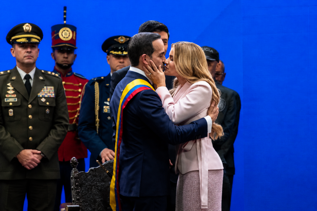 Abelardo de la Espriella y Ana Lucía Pineda durante la ceremonia de posesión presidencial en Cali.