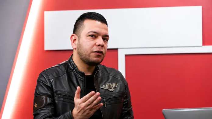 Jota Pe Hernández cuestiona permiso a Petro para salir de Colombia durante un año