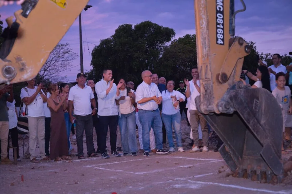 Excavadora inicia trabajos para la construcción de la cancha sintética de Francisco de Paula en Valledupar