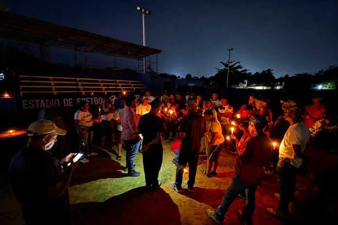 Habitantes protestan durante un corte de energía en Valledupar