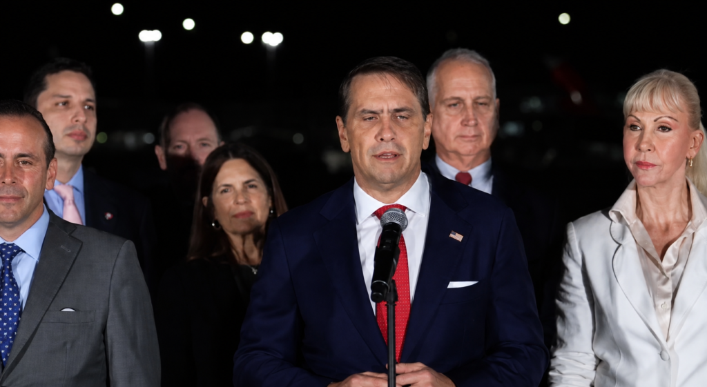 Delegación de Estados Unidos en Cali durante la agenda previa a la posesión presidencial de Abelardo De La Espriella.
