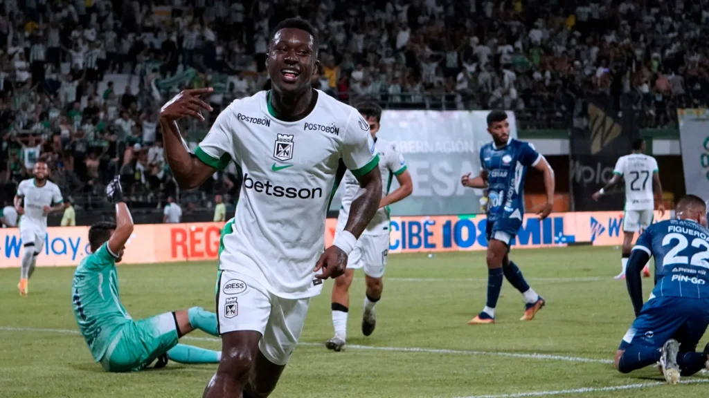 Jugador de Atlético Nacional celebra durante el partido frente a Alianza Valledupar