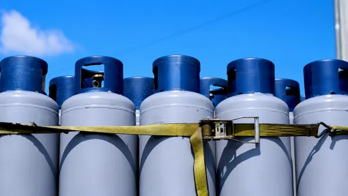 Cilindros de gas propano similares a los transportados por el camión robado en zona rural de Chimichagua.