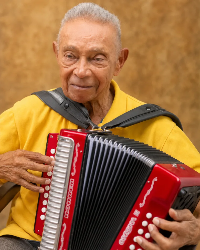 Ovidio Granados, El Viejo Villo, acordeonero y maestro del vallenato