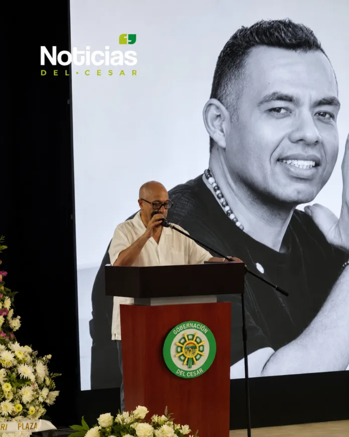 Ernesto Orozco despide a Fabio Torres durante sus honras fúnebres