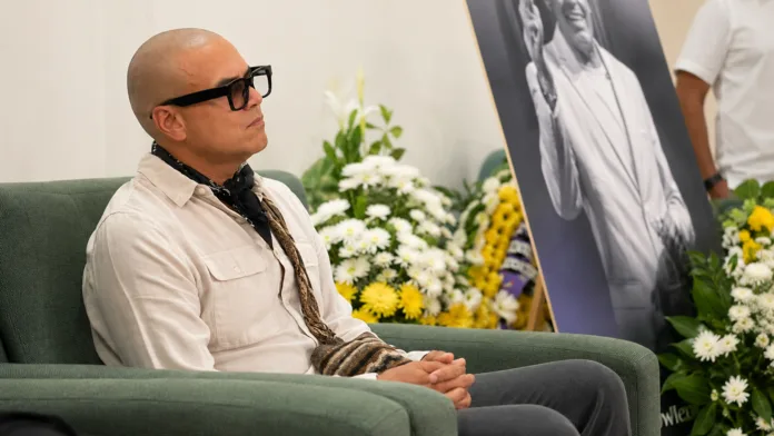 Silvestre Dangond despide a Fabio Torres en sus honras fúnebres