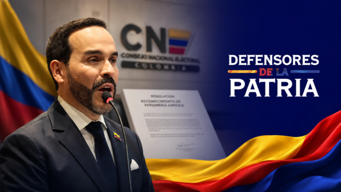 Abelardo de la Espriella junto al símbolo de Defensores de la Patria tras el reconocimiento del CNE