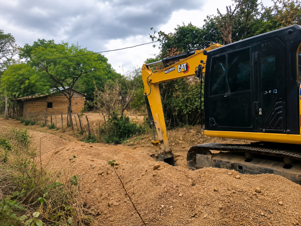 Excavadora trabaja en obras de agua inconclusas en La Guajira