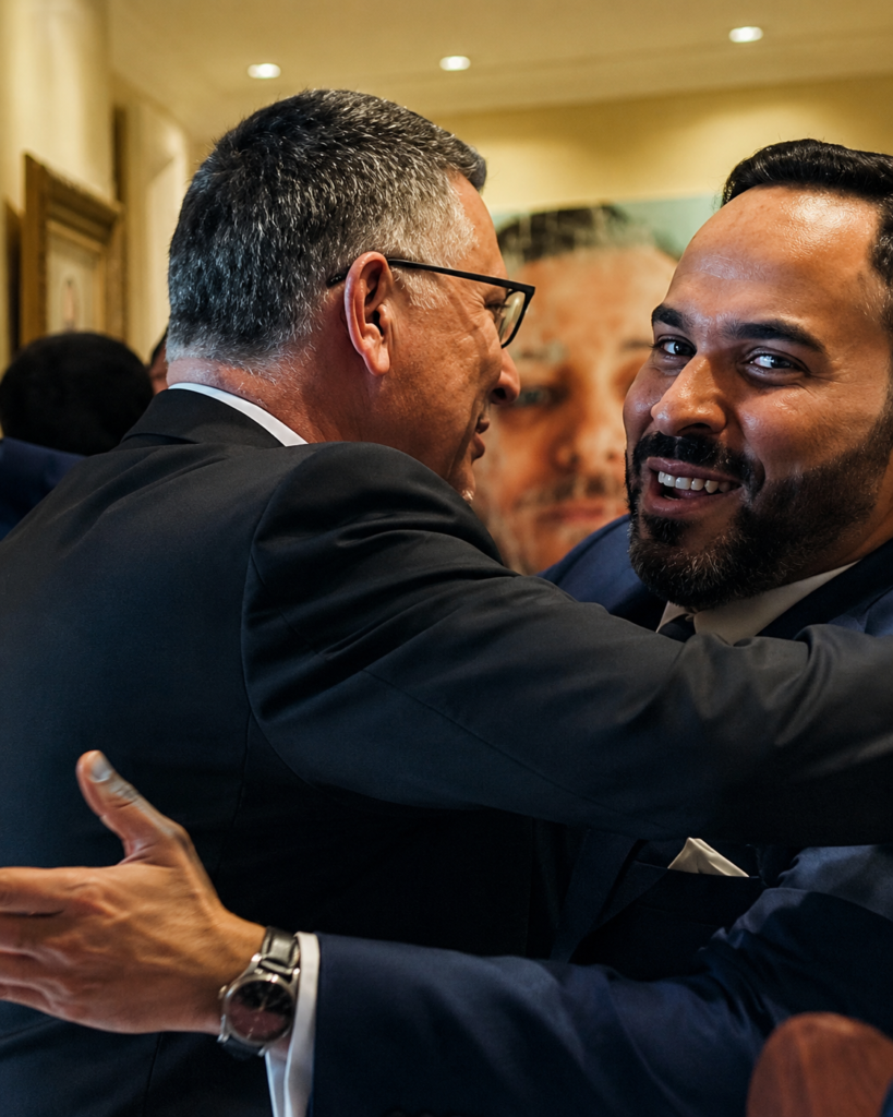 Abrazo de De la Espriella con el canciller israelí Gideon Sa’ar en Cali