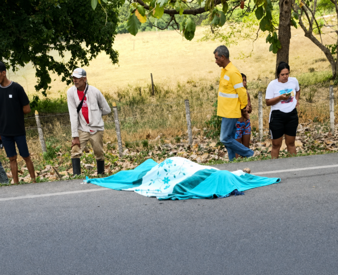 Escena ilustrativa del hallazgo de un hombre sin vida en una vía rural de Chiriguaná